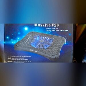 Thermaltake fan. Massive V20 Notebook coolerwith large 200mm LED fan.